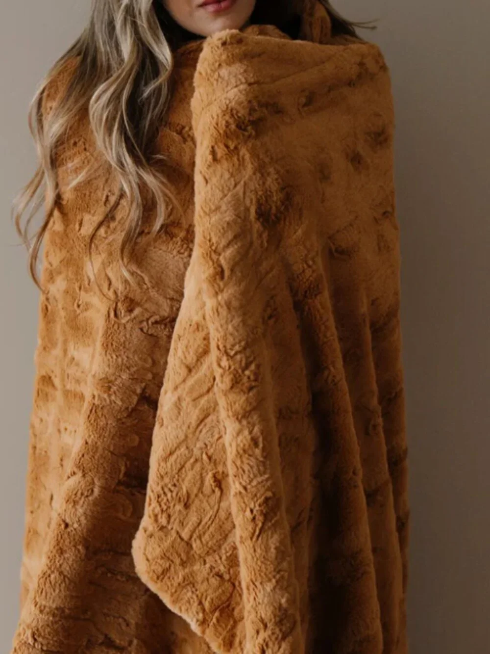 Saranoni Copper Patterned Faux Fur Throw Blanket